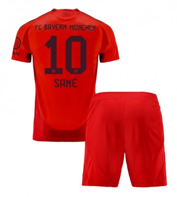 Bayern Munich Leroy Sane #10 Primera Equipación Niños 2024-25 Manga Corta (+ Pantalones cortos)